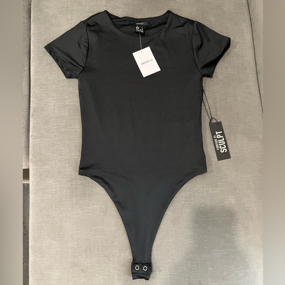 BRAND NEW Forever 21 contour SCULPT tee Bodysuit set of 2 Black & White